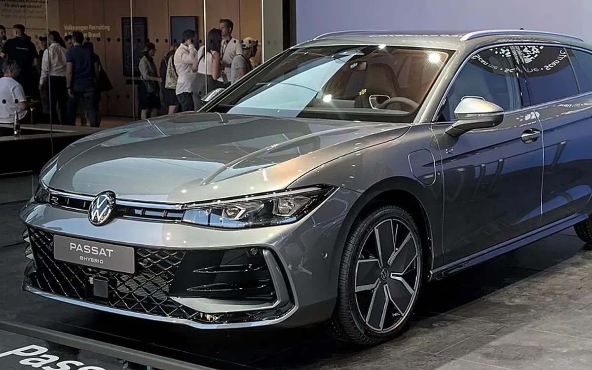 Volkswagen Passat 2023-now