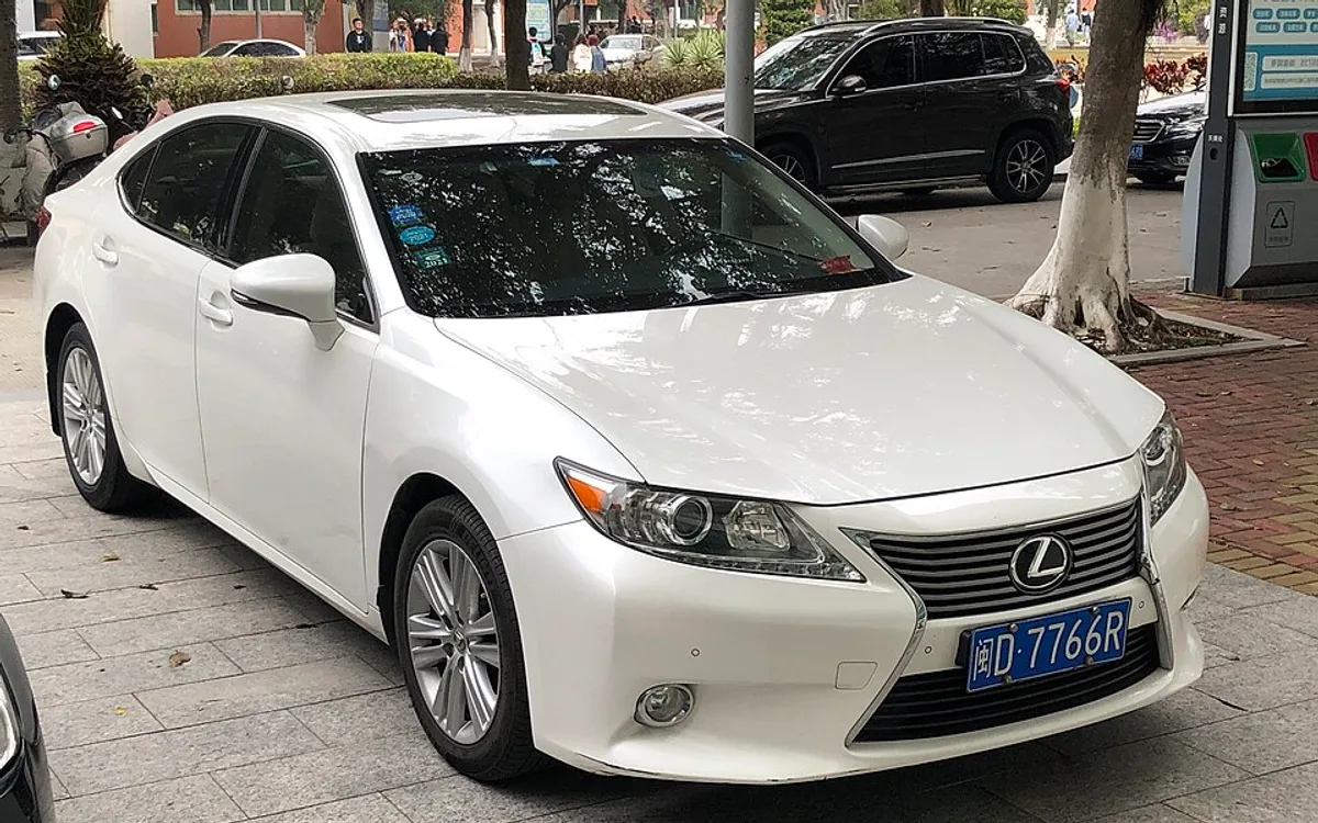 Lexus ES