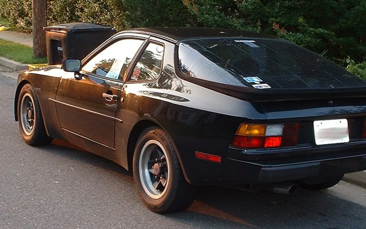 Porsche 944